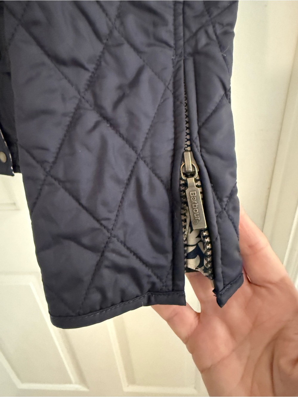 Barbour Manderston 4 pocket William Morris Navy quilted jacket. Size 4 - Picture 5 of 15